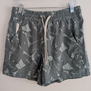 Hyba 4.5 Inch inseam athletic shorts olive sage Green Abstract Print M
